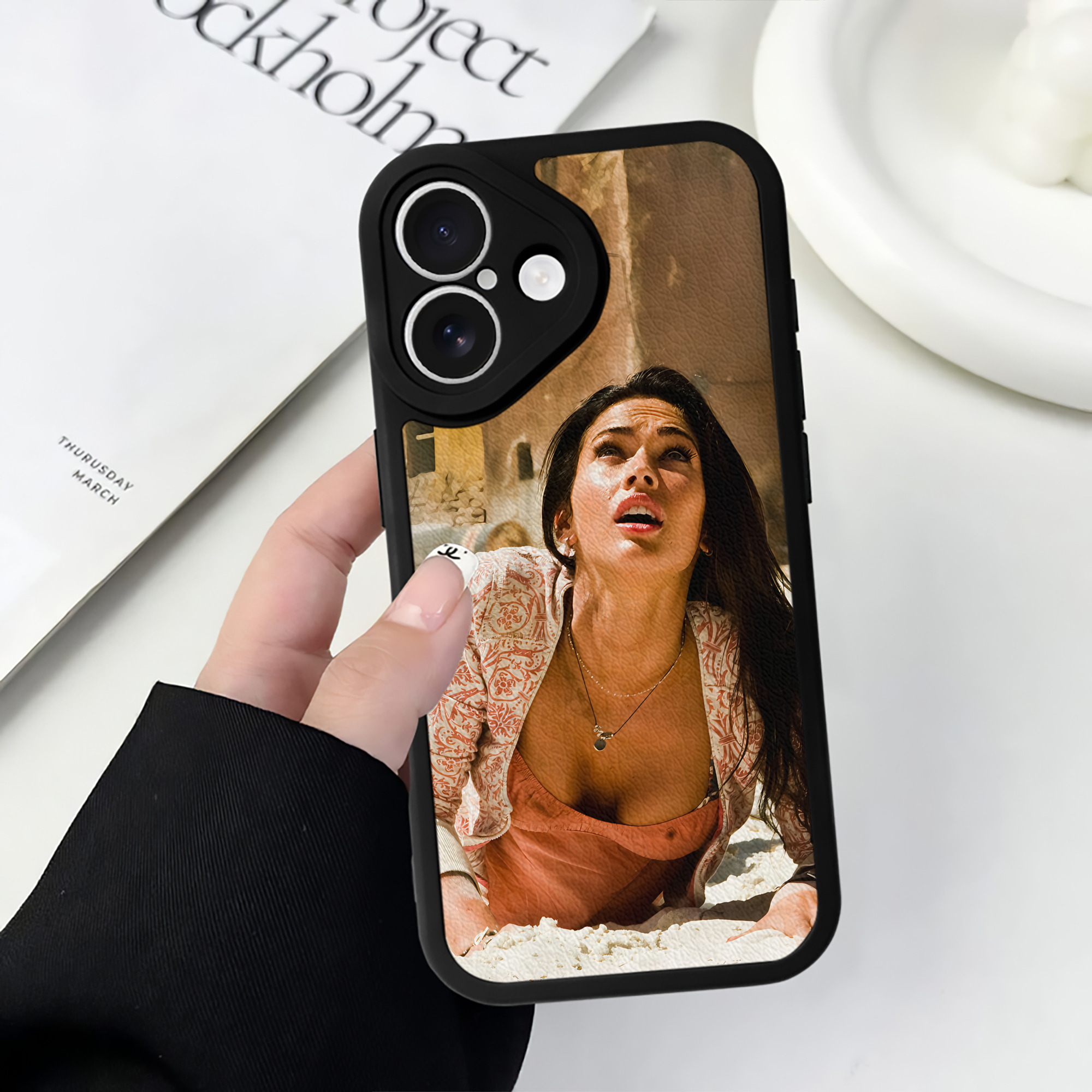 （画像用） Transformers トランスフォーマー 【iPhone 16シリーズ対応】シリコンスマホケース（レザー調） 材質：シリコン